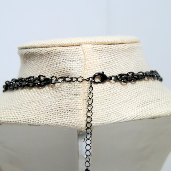 Floral Design Necklace Sea Foam Green & Crystals - Picture 4 of 5